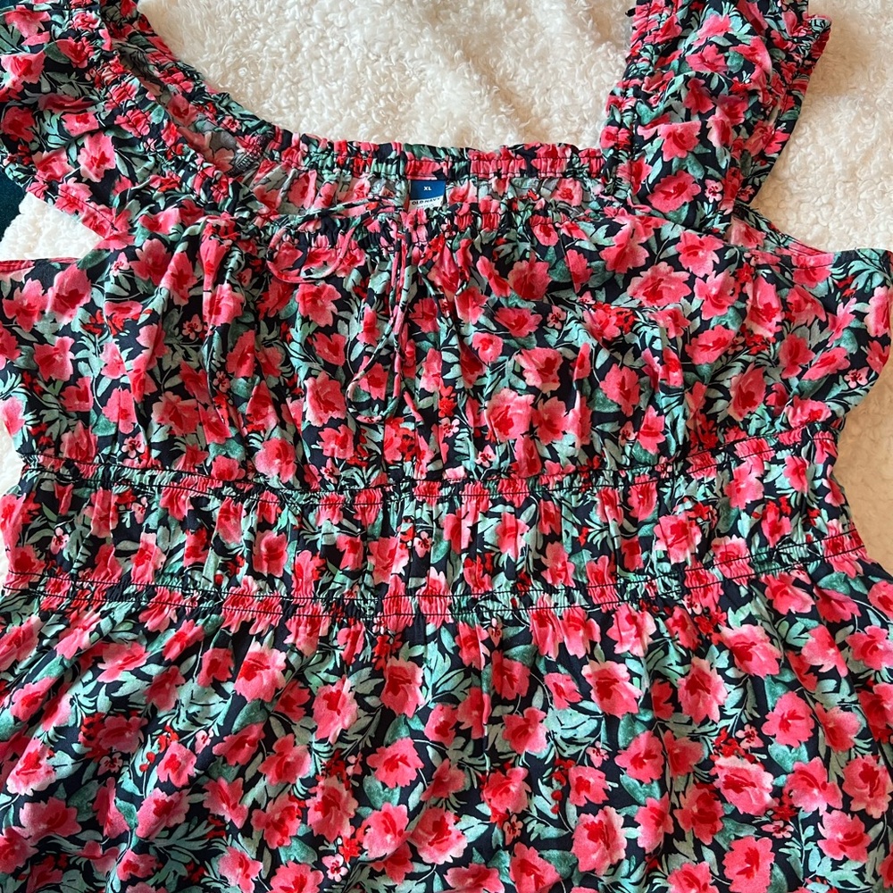 Fitted Tie Front Smocked Top - Floral
